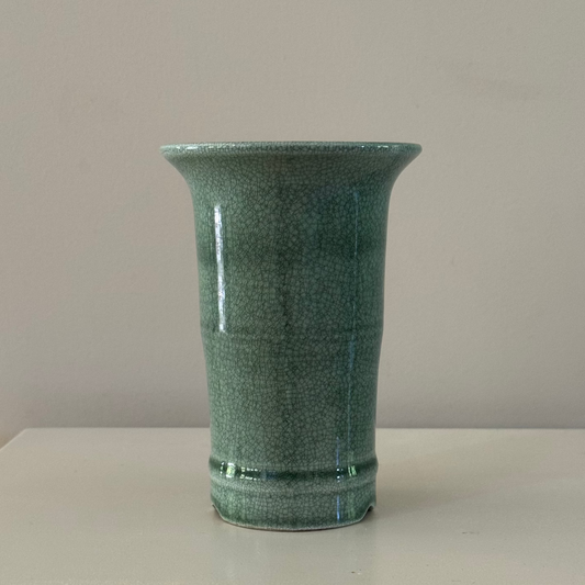 round vase shape green pot vase