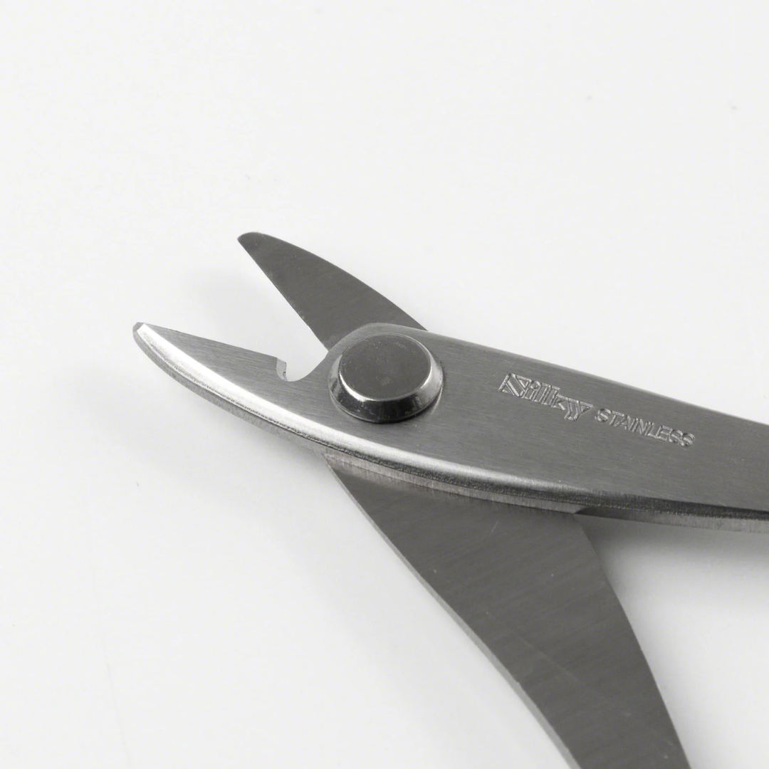 Close-up of the blades of Wazakura stainless steel bonsai scissors